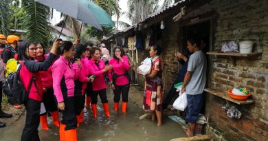 Bhayangkari Sumut Bantu Masyarakat Terdampak Banjir di Tebing Tinggi