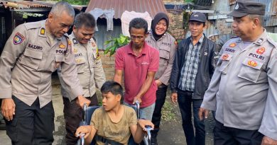 Kepedulian TerhadaBentukp Sesama, Polsek Medan Barat – Polrestabes Medan Serahkan Kursi Roda dan Beras Kepada Warga Penyandang Disabilitas