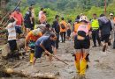 Polisi Dan Warga Cari Korban Hilang Banjir Bandang di Martelu