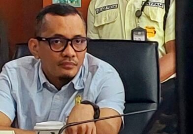 Fraksi Nasdem DPRD Medan: Segera Bayar Honor KeplingNoktahsumutcomFraksi Nasdem DPRD Medan: Segera Bayar Honor Kepling!!Fraksi Nasdem DPRD Medan: Segera BayarMedan:Bendahara Fraksi Nasdem DPRD Medan minta Pemko Medan segerakan pencairan honor Kepala Lingkungan (Kepling) yang terlambat 1 bulan. Pencairan honor saat ini sangat mendesak, mengingat kebutuhan bulan Ramadhan banyak keperluan.