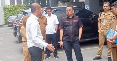 Komisi IV DPRD Medan Minta Hotel GCP Segera Lengkapi IzinKomisi IV DPRD Medan Minta Hotel GCP Segera Lengkapi – Dikarenakan belum memiliki izin lengkap, Ketua Komisi IV DPRD Kota Medan Paul Mei Anton Simanjuntak minta pengelola Hotel Grand Central Premier (GCP) Medan agar melengkapi semua perizinan operasional, termasuk izin Sertifikat Laik Fungsi (SLF) dari Dinas Perumahan dan Permukiman (Perkim) Kota Medan.