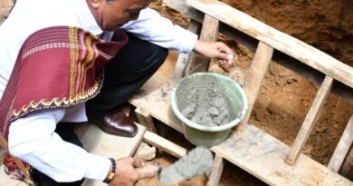 Wabup Samosir Letakkan Batu Pertama Pembangunan Salib Suci