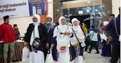 Jemaah Haji Kloter 13 dari Enam Daerah Tiba di Tanah AirKANWIL1 27 JUN 2025