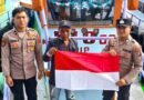 Polres Samosir Pasang Bendera Merah Putih di Rumah Warga dan Kenderaan Melintas