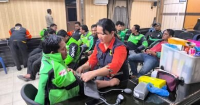Wujud Solidaritas, Polresta Deli Serdang Bersama Komunitas Ojol Gelar Doa Bersama Atas Wafatnya Pengemudi Ojol Affan Kurniawan