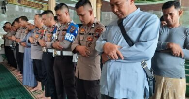 Polres Samosir Gelar Shalat Gaib Almarhum Driver Ojek Online Affan Kurniawan
