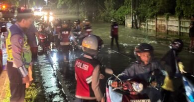 Polisi Hadir untuk Masyarakat: Ditsamapta Polda Sumut Turun Langsung Bantu Warga Hadapi Banjir