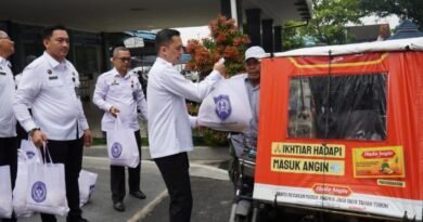 DaerahRutan Kelas I Medan Bagikan 50 Paket Bansos kepada Tukang Becak