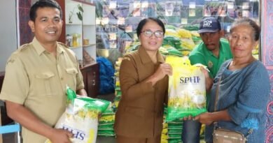 Pemkab Samosir Salurkan Bantuan Materaial Korban Kebakaran Sidaji