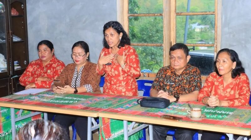 Pemkab Samosir Rayakan HUT Darma Wanita Persatuan ke-26, DWP dengan Berbagi Bansos