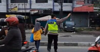 Polsek Sunggal Gelar Pengaturan Lalu Lintas Pagi Hari, Pastikan Aktivitas Warga Berjalan Lancar