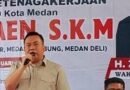 ›Sosialisasikan Perda, Wakil Ketua DPRD Medan Serahkan 200 Kartu BPJS Ketenagakerjaan
