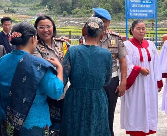 Kapolres Samosir Kunjungi Jemaat HKBP Bonandolok, Sekaligus Ajak Masyarakat Jaga Kenyamanan Desa