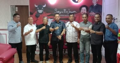 Medan.Perwakilan Perhimpunan Pedagang Pasar Aksara, Zulpan dan Haris Panjaitan, mengadu kepada Ketua DPRD Kota Medan, Drs. Wong Chun Sen Tarigan, M.Pd.B, terkait kondisi Pasar Aksara yang dinilai semakin meredup selama