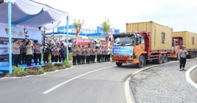 Lepas 22 Kontainer, Kapolri Pastikan Bantuan Terdistribusi Merata hingga Wilayah Terdampak Terpencil