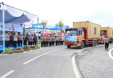 Lepas 22 Kontainer, Kapolri Pastikan Bantuan Terdistribusi Merata hingga Wilayah Terdampak Terpencil