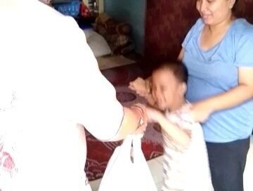 Menjelang tahun baru imlek 2577 kongzili tahun 2026 masehi,dan bertepatan dengan hari valentin, yang di sebut hari kasih sayang sedunia, kasih sayang dan kepedulian terhadap generasi masa depan kembali ditunjukkan Ketua DPRD Kota Medan, Drs. Wong Chun Sen Tarigan, M.Pd.B. Ia turun langsung mengunjungi sejumlah balita penderita stunting, sekaligus menyerahkan bantuan susu dan vitamin, Sabtu (14/2/2026).