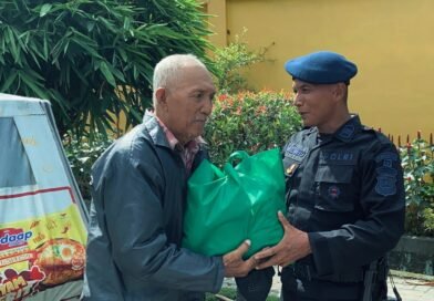 Di Bulan Ramadhan, Brimob Polda Sumut Hadir Berbagi Harapan Lewat Jum’at Berkah