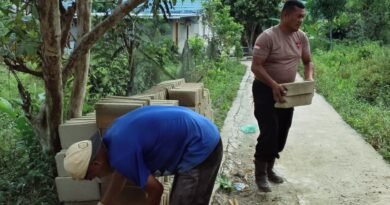 Tangan Bersatu Bangun Harapan: Brimob Bersama Warga Dirikan Rumah Korban Banjir di Tolang Julu