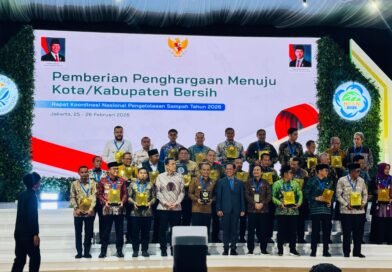 Kabupaten Samosir Wakili dari Sumut Terima Penghargaan Sertifikat Menuju Kota Bersih