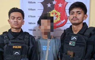 Personel Dit Samapta Polda Sumut Amankan Pemuda Bawa Samurai Saat Patroli di Wilayah Polres Pelabuhan Belawan