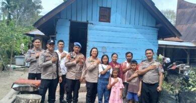 Kapolres Samosir Janji Sekolahkan Anak PHL dan Serahkan Bantuan Sosial Kepedulian