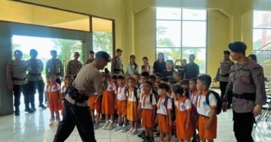 Mengenal Brimob Sejak Dini, Anak TK Belajar Disiplin dan Kebersamaan di Markas Polisi