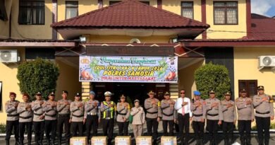Polres Samosir Gelar Apel Penyerahan Bingkisan Lebaran di saat Operasi Ketupat