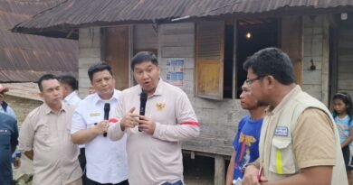 Bupati Samosir Dampingi Menteri PKP Tinjau Permukiman Warga Tomok