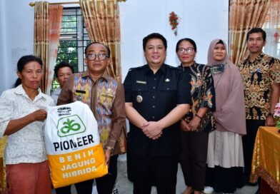 Bupati Samosir Salurkan Bibit Jagung, Jangan Dijual