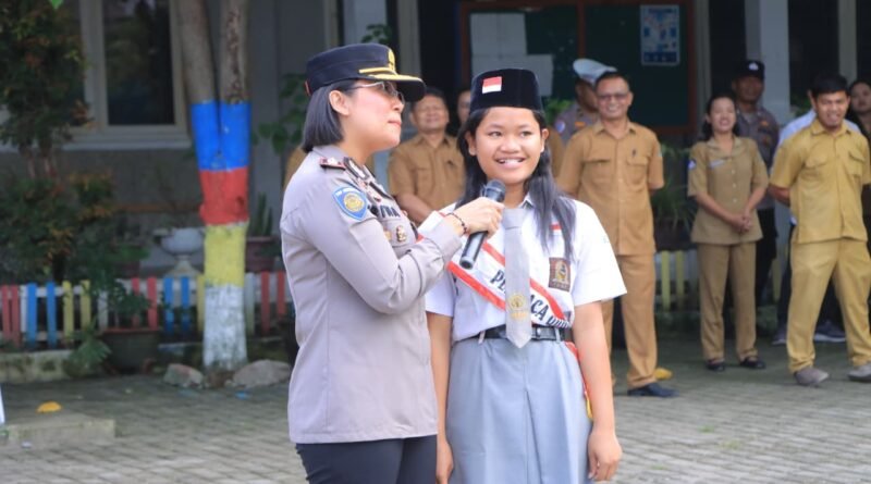 Kapolres Samosir Pimpin Upacara di SMK N 1 Palipi, Sampaikan Penekanan Terkait Pencegahan Kenakalan Remaja