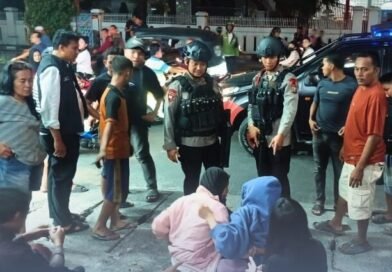 Gerak Cepat Patroli Brimob Polda Sumut Evakuasi Korban Laka Lantas di Jalan William Iskandar