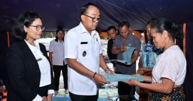 Wabup Samosir, Beri Penghiburan Kepada Korban Kebakaran dan Serahkan Bantuan
