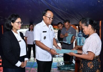 Wabup Samosir, Beri Penghiburan Kepada Korban Kebakaran dan Serahkan Bantuan