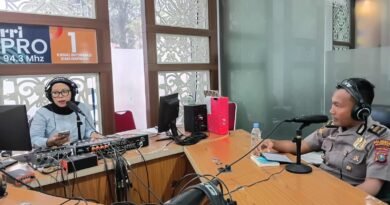 49 Pelajar Diamankan hingga Sajam Disita, Kapolsek Biru – Biru Beberkan Cara Tekan Geng Motor dan TawuranPosted NoktahsumutcMansyahputra NSTMei 14, 202649 Pelajar Diamankan hingga Sajam Disita, Kapolsek Biru – Biru Beberkan Cara Tekan Geng Motor dan TawuranBeritarepublikviral.com Medan – Polsek Biru-Biru terus menggencarkan upaya menekan aksi kriminaliomtas jalanan dan kenakalan remaja di wilayah hukumnya. Mulai dari tindak pidana 3C (curat, curas dan curanmor), balap liar, geng motor hingga tawuran menjadi fokus penanganan aparat kepolisian.
