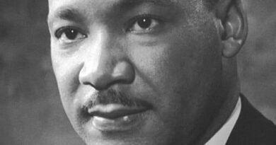 Praktik penjualan indulgensi (Surat Pengampunan Dosa) yang Ditentang Martin Luther Sejak Zamannya “Martin Luther membuka tabir bahwa pengampunan dosa tidak dapat dibeli dengan uang, melainkan diterima melalui iman dan kasih karunia Tuhan.”