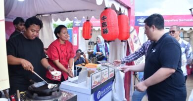 Bupati Vandiko Tinjau UMKM TOTK, Pastikan Pelayanan Prima