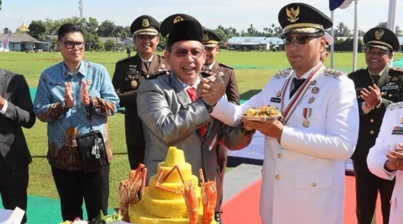 Keterangan Gambar : Ketua DPRD Kota Medan, Drs. Wong Chun Sen, M.Pd.B., turut menghadiri dan menyemarakkan Upacara Peringatan Hari Ulang Tahun (HUT) ke-436 Kota Medan Tahun 2026. Puncak peringatan hari jadi ibu kota Provinsi Sumatera Utara ini dilangsungkan di Lapangan Bola Batalyon Parako 463 Pasgat pada Rabu (01/07/2026).Organisasi Multilateral