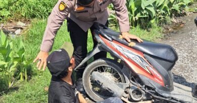 Saat Patroli Kanit Samapta Polsek Sunggal Bantu Korban Laka Tunggal