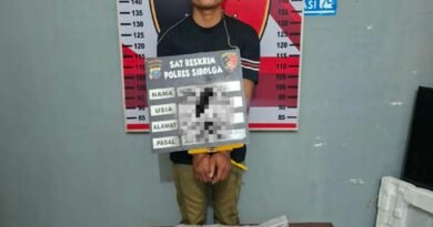 SIBOLGA — Polres Sibolga menangkap terduga pelaku penusukan yang menyebabkan seorang warga berinisial SL (32) meninggal dunia. Terduga pelaku berinisial AN (33) ditangkap sekitar enam jam setelah peristiwa terjadi.
