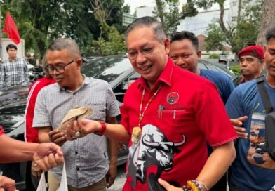 Wong Chun Sen Tarigan Tebar Kepedulian di Maulid Nabi, 100 Nasi Gratis untuk Warga Medan