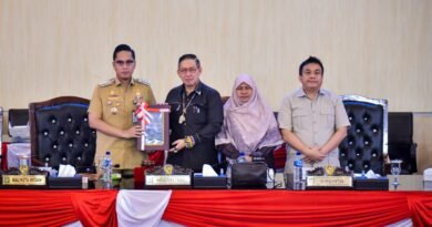 Rico Waas Hadiri Paripurna DPRD: Perda Penanggulangan Kemiskinan