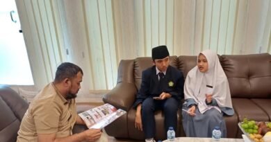 Dipublikasikan Rabu, 14 Oktober 2026 | 12:25 WIBKUNJUNG: Pimpinan DPRD Kota Medan, Hadi Suhendra menerima kunjungan dua orang santri ICBS, Kota Payakumbuh, Sumatera Barat di ruang kerjanya, Selasa