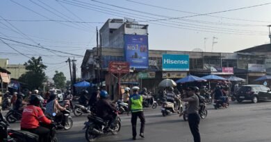 Senyum Pengendara dan Kelancaraan Aktivitas Warga, Kapolsek Sunggal Turun Langsung Ke Jalan