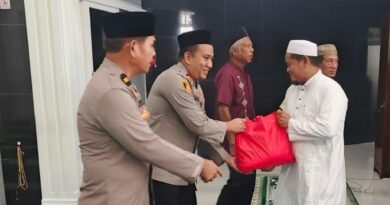 Kapolsek Sunggal Sholat Jumat Berjamaah Hingga Jumat Curhat, Bangun Dialog Langsung Dengan Masyarakat Sunggal