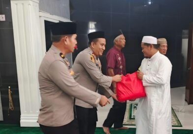 Kapolsek Sunggal Sholat Jumat Berjamaah Hingga Jumat Curhat, Bangun Dialog Langsung Dengan Masyarakat Sunggal